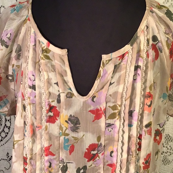 3/$10 - Floral, Flutter Sleeve Blouse - Picture 4 of 7